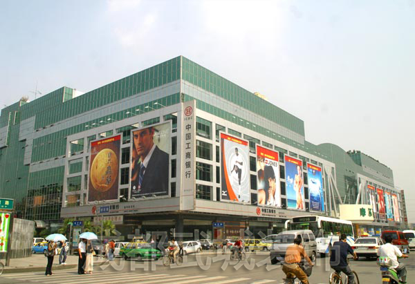 成都国际会议展览中心新展馆一期、二期、三期外装工程-会展中心幕墙群